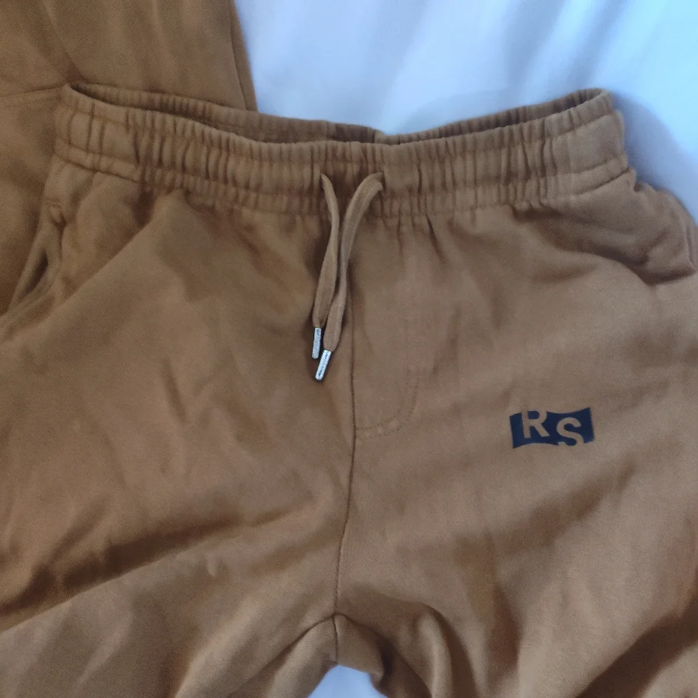 Streetwear Hoodie & Pants - Picture 10 of 10